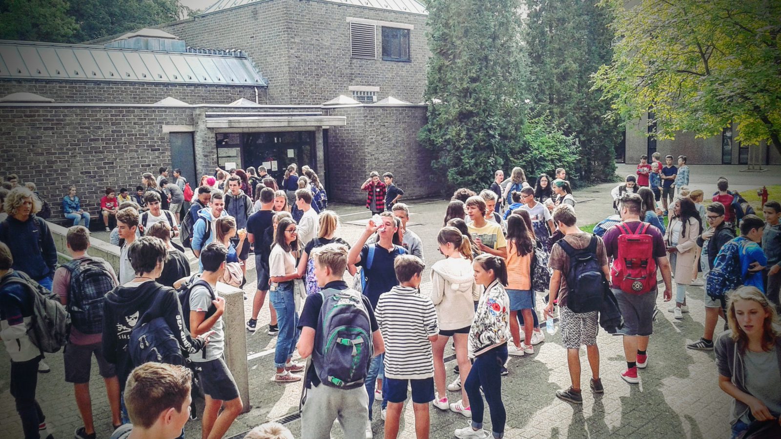 Gezellige drukte op de speelplaats!